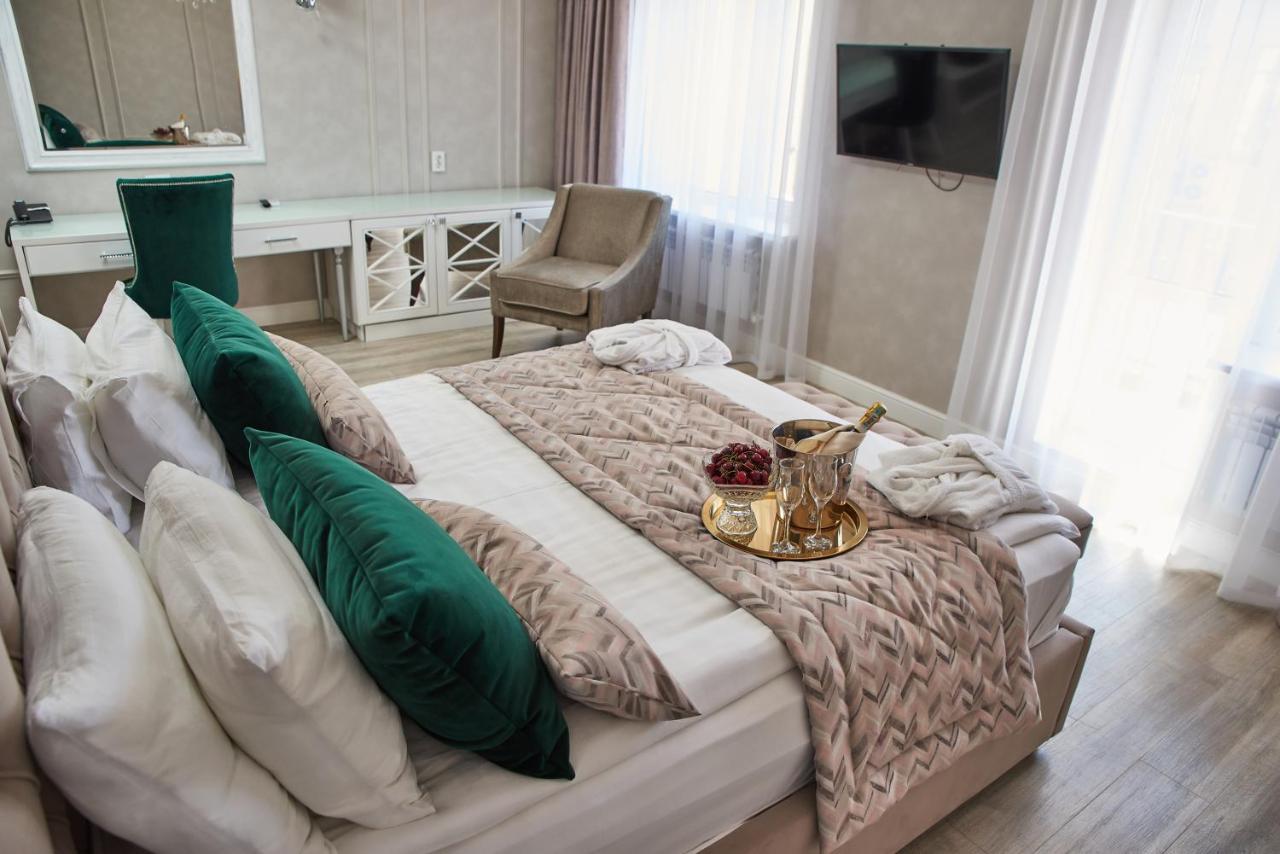 Rakhat Hotel Uralsk Eksteriør bilde